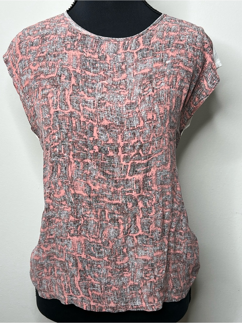 Reiss Silk Front Panel Women’s Printed Cap-Sleeve Top in Coral, Black and Gray